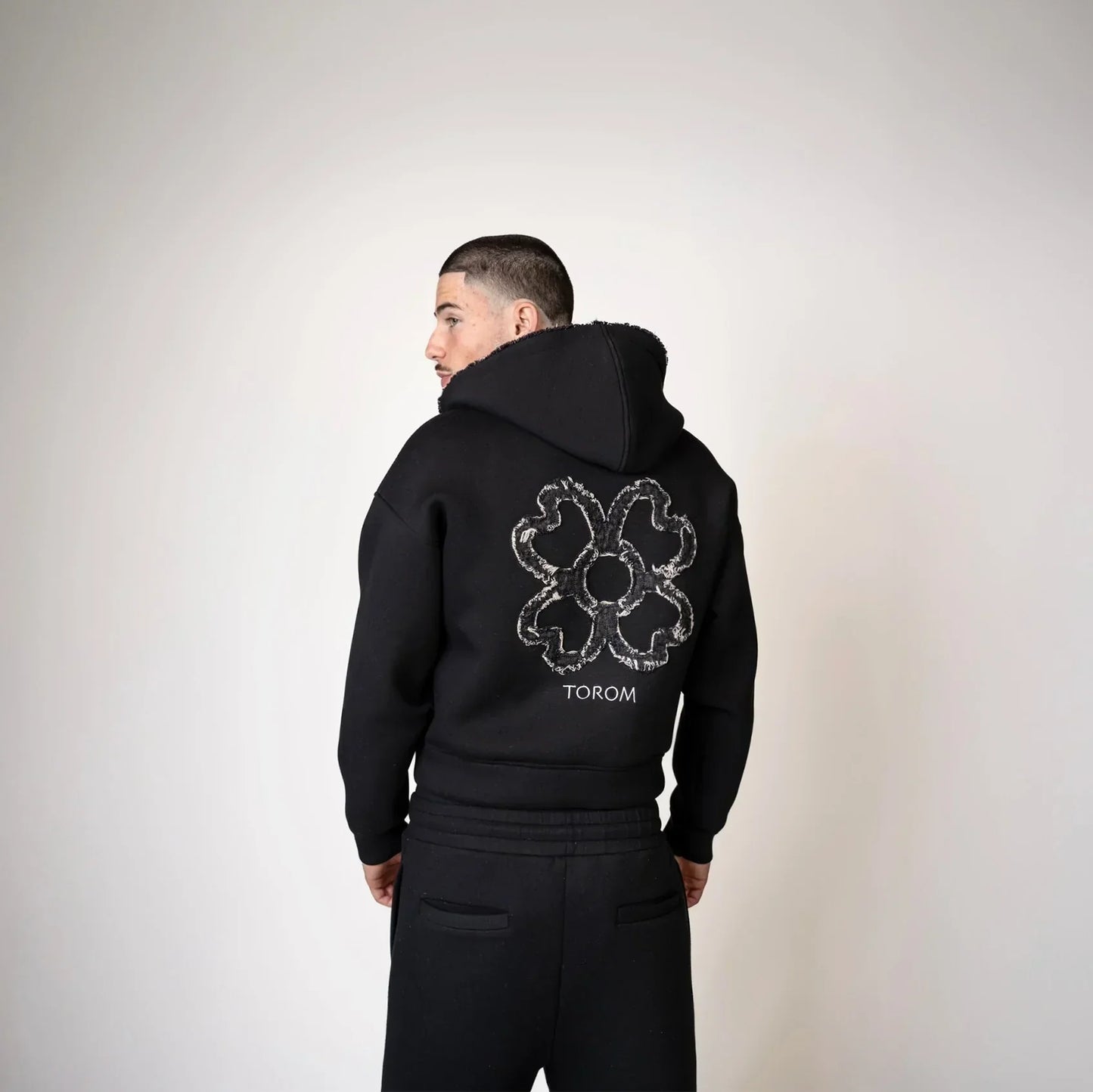 TOROM - BLACK ZIP HOODIE