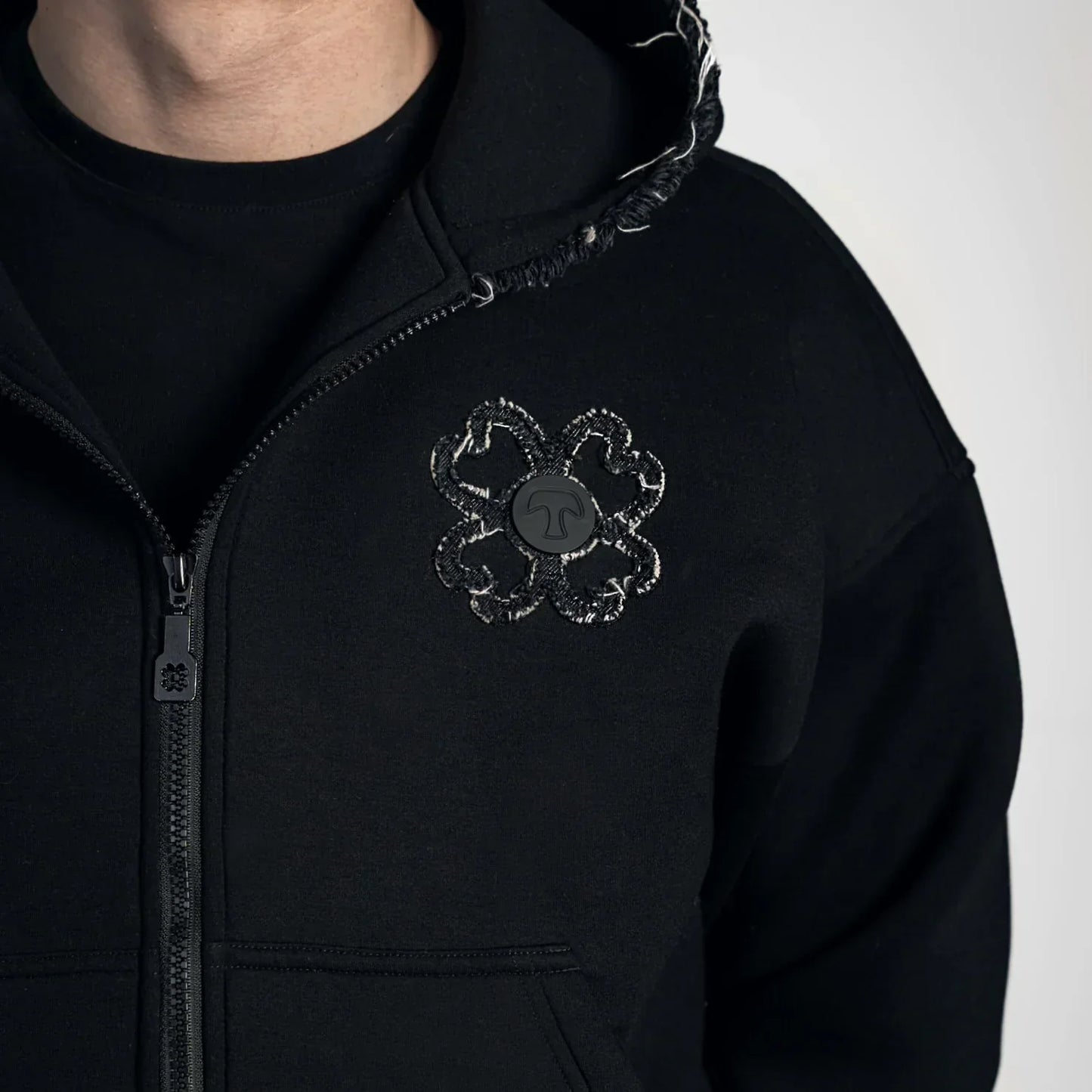 TOROM - BLACK ZIP HOODIE